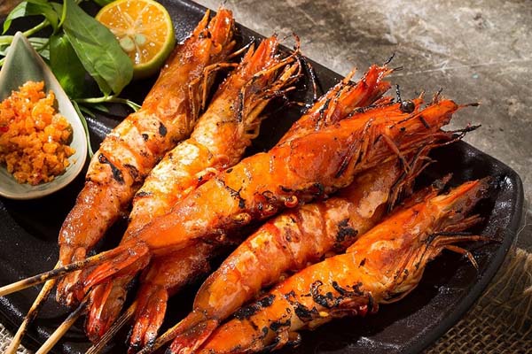 tôm nướng giấy bạc bằng nồi chiên không dầu