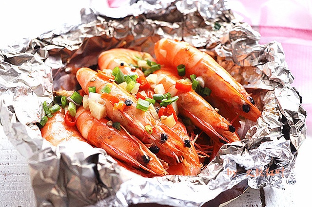 tôm nướng giấy bạc bằng nồi chiên không dầu